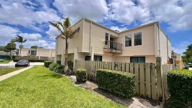 11987 Shakerwood Ln