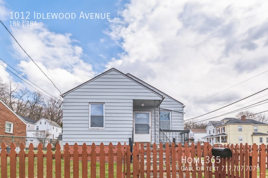 1012 Idlewood Ave in Carnegie, PA - Building Photo