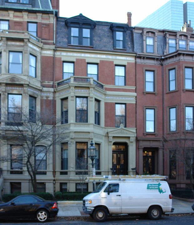 66 Commonwealth Ave in Boston, MA - Building Photo