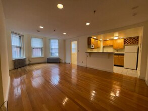 379 Commonwealth Ave, Unit 1 in Boston, MA - Foto de edificio - Building Photo