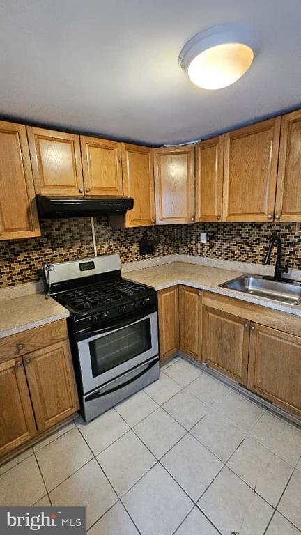 property at 1929 E Lippincott St
