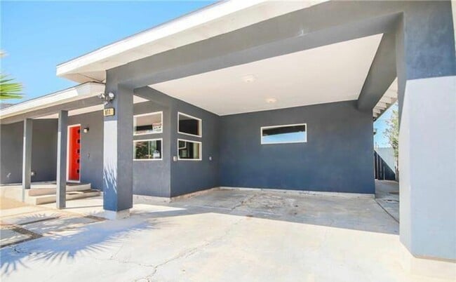 property at 811 E Oakey Blvd