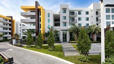 Cortland Uptown Boca in Boca Raton, FL - Foto de edificio - Building Photo