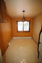 5644 E 40th Ave in Anchorage, AK - Building Photo - Building Photo