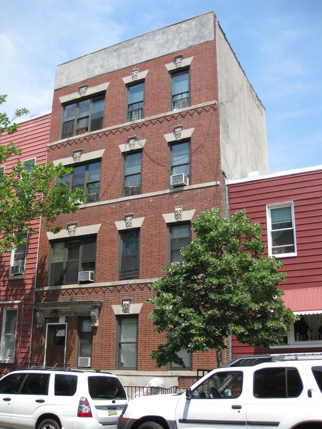 159 Dupont St