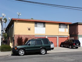 221 E Burnett St in Long Beach, CA - Building Photo