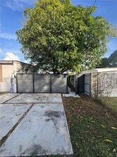 4341 SW 99th Ct in Miami, FL - Foto de edificio - Building Photo