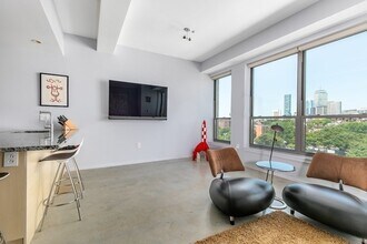 1166 Washington St, Unit 205 in Boston, MA - Foto de edificio - Building Photo