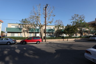 Alpine Terrace Apartments in Canoga Park, CA - Building Photo - Building Photo