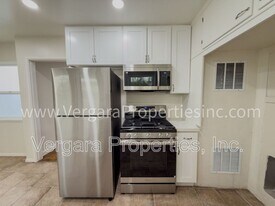 611 Amapola Ave in Torrance, CA - Building Photo
