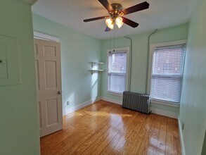 37A Harvard St, Unit Apt 2 in Brookline, MA - Building Photo - Building Photo