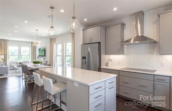 16011 Roscoe Ln in Charlotte, NC - Foto de edificio - Building Photo