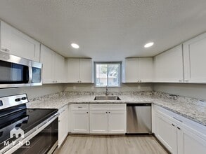 5817 W Robin Ln in Las Vegas, NV - Building Photo - Building Photo