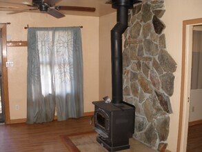 106 Coates Ave in Calpine, CA - Foto de edificio - Building Photo