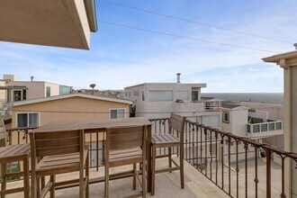 333 21st Pl in Manhattan Beach, CA - Building Photo - Building Photo
