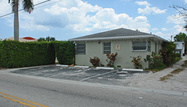 925 N Federal Hwy in Lake Worth, FL - Building Photo - Building Photo