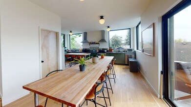 The Outpost Coliving Community in Portland, OR - Foto de edificio - Building Photo