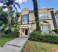 639 Cochran Ave in Los Angeles, CA - Building Photo