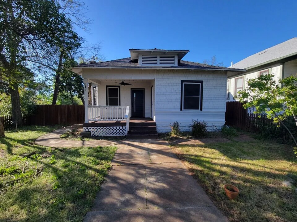 616 Mormon St in Folsom, CA - Building Photo