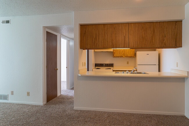 Hillcrest Village Apartments in East Lansing, MI - Building Photo - Building Photo