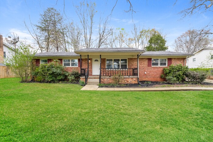 5018 Shoreline Dr in Greensboro, NC - Building Photo