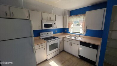 428 Sandpiper Ct in Edgewater, FL - Building Photo - Building Photo