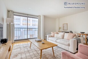 123 E 54th St in New York, NY - Building Photo