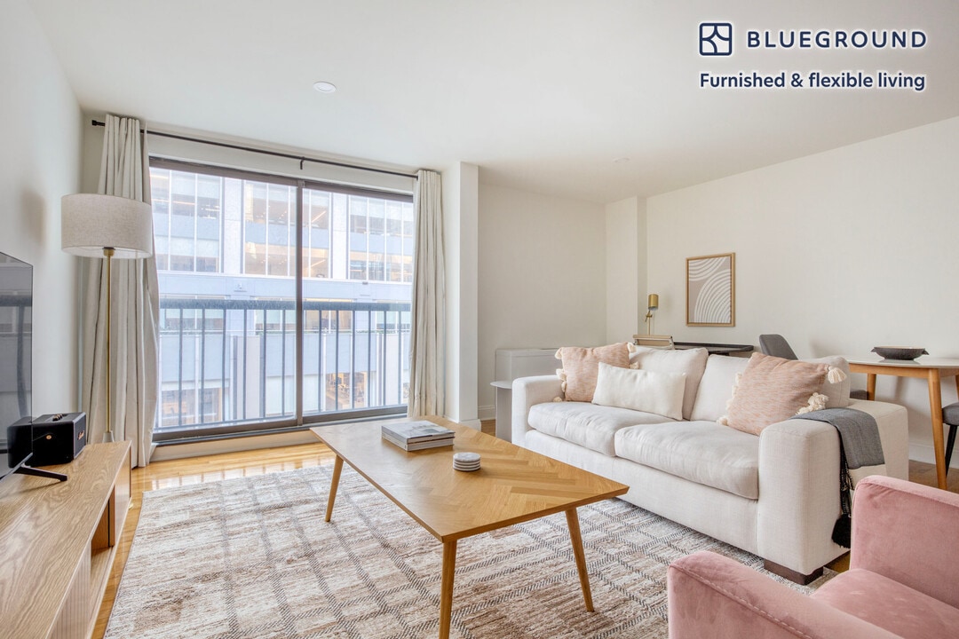 123 E 54th St in New York, NY - Foto de edificio