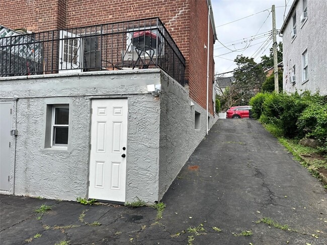 216 1st St in Yonkers, NY - Building Photo - Building Photo