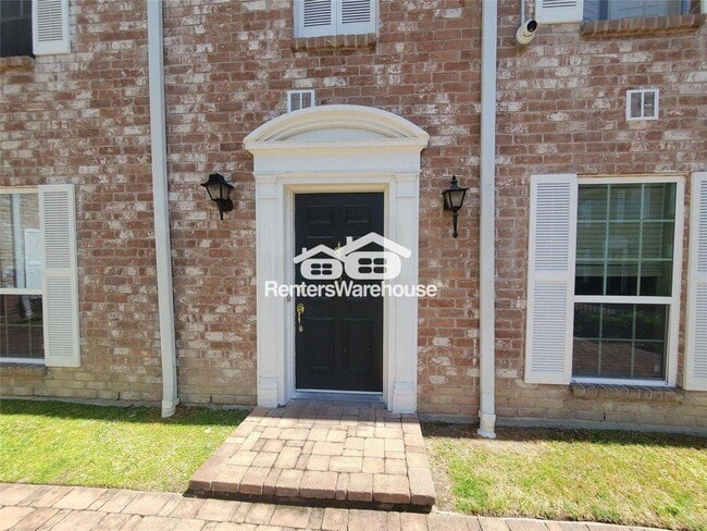 361 N Post Oak Ln in Houston, TX - Building Photo - Building Photo