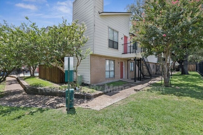 property at 6646 E Lovers Ln