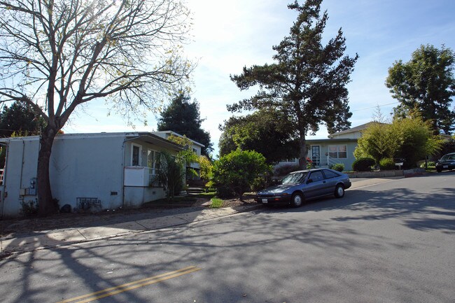 2230 Alice St in Santa Cruz, CA - Foto de edificio - Building Photo