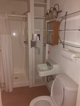 1146 State Route 295, Unit Downstairs in East Chatham, NY - Foto de edificio - Building Photo