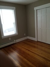 4 Harding St, Unit B in South Grafton, MA - Foto de edificio - Building Photo