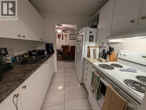 150 Park Ave E in Chatham, ON - Building Photo - Building Photo