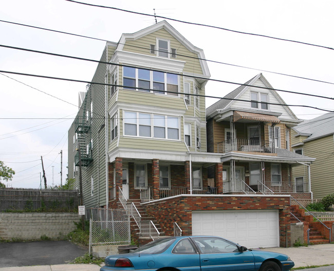 95 W 25th St in Bayonne, NJ - Building Photo - Building Photo