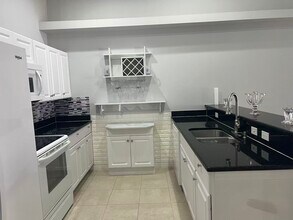 922 SE 8th St in Cape Coral, FL - Building Photo - Building Photo