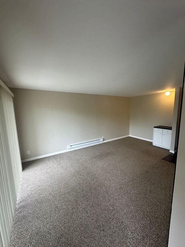 4 Commodore Dr in Emeryville, CA - Building Photo - Building Photo