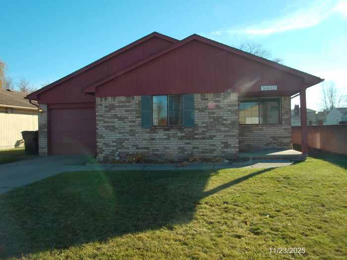 16682 Eastland St in Roseville, MI - Building Photo