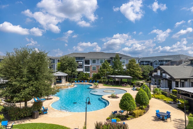 The Oaks at Techridge in Pflugerville, TX - Foto de edificio - Building Photo