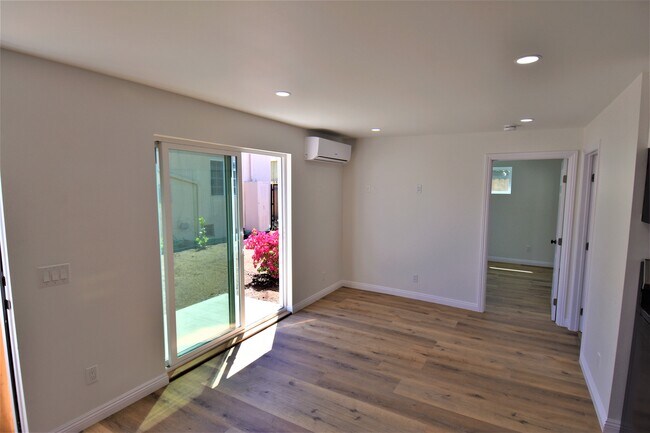 5617 Blackwelder St in Los Angeles, CA - Building Photo - Building Photo