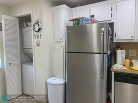 3499 Oaks Way in Pompano Beach, FL - Building Photo