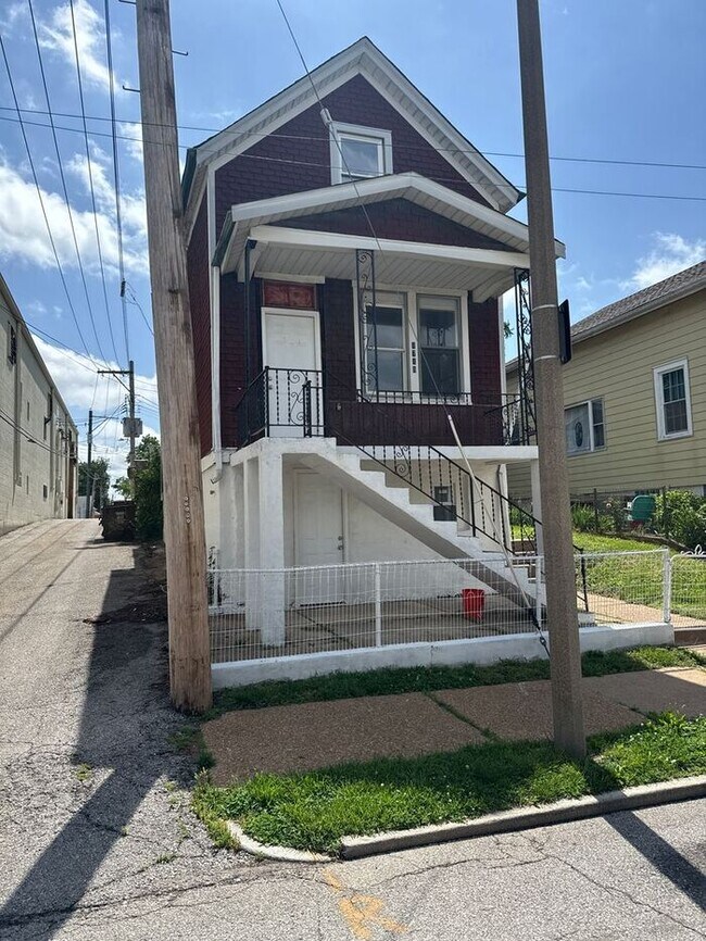 property at 1718 Edwards St