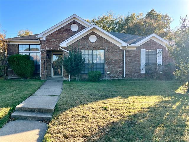 2205 Summit Dr in McKinney, TX - Foto de edificio - Building Photo