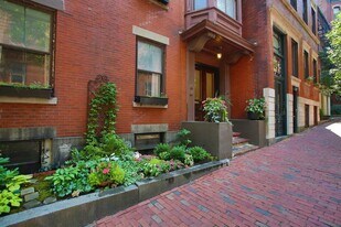 16 Hancock, Unit 3R in Boston, MA - Building Photo
