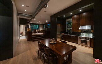 710 Orlando Ave in Los Angeles, CA - Building Photo