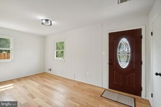 2400 Kilpatrick Pl in Dumfries, VA - Foto de edificio - Building Photo