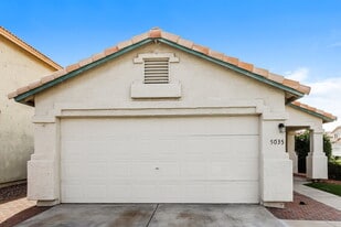 5035 W Kristal Way in Glendale, AZ - Building Photo