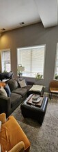 529 N Ashland Ave, Unit 2 in Chicago, IL - Building Photo - Building Photo