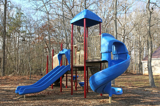 Laurel Oaks in Greensboro, NC - Building Photo - Building Photo